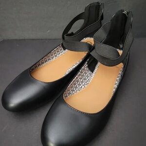 Daisy Fuentes Elegant Black Flats with Ankle Strap